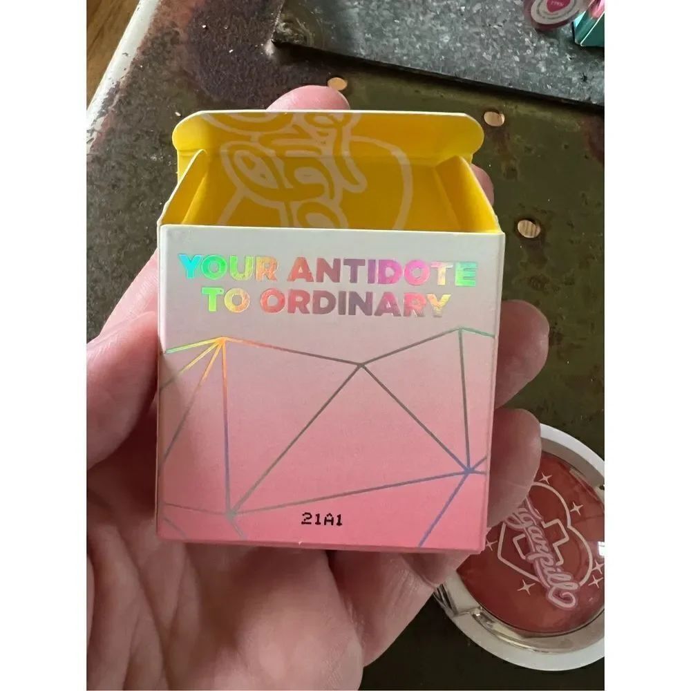 Sugarpill Color Compact Pressed Eyeshadow SIDESHOW - Picture 5 of 7